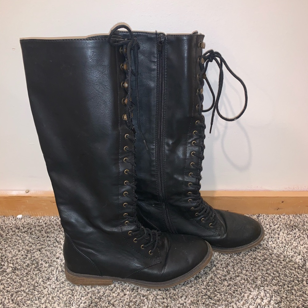 Black boots with a zipper on the side